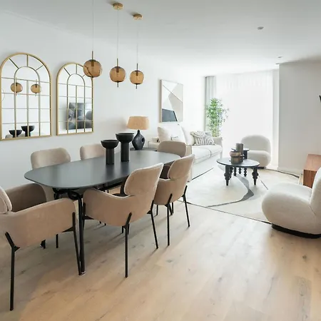 Apartment Monumental By Manlia *