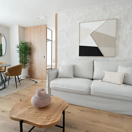 Apartment Monumental By Manlia