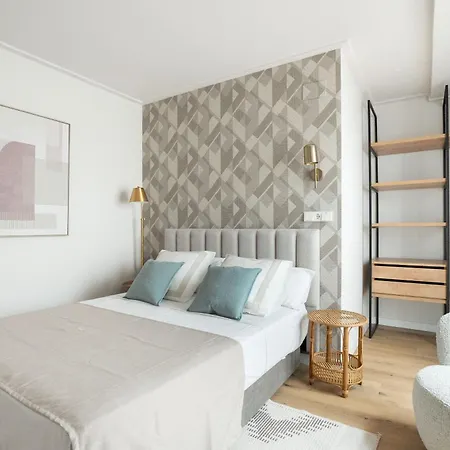 Apartment Monumental By Manlia