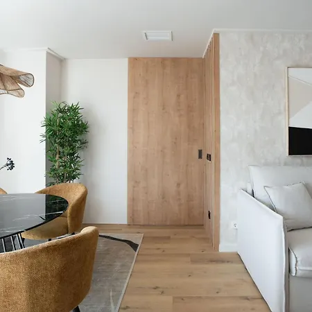 Apartment Monumental By Manlia *